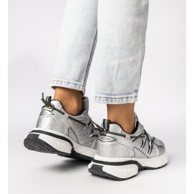 Kvinnors silver sneakers på plattformen 1