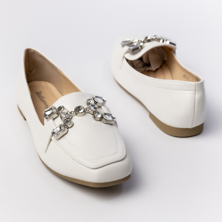 Kvinnors loafers med vita dekorationer 1
