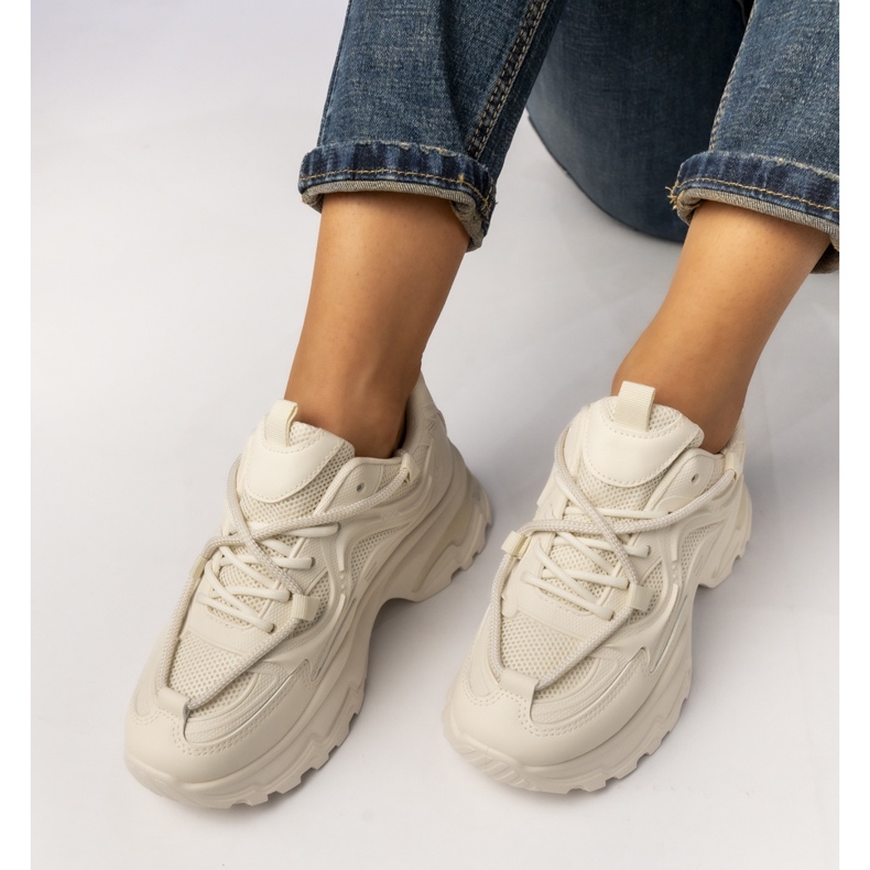Kvinnors beige sportsneakers 1