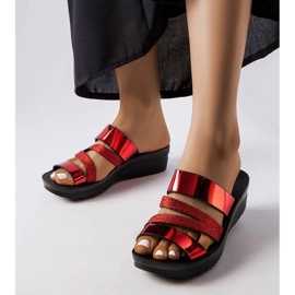 Eleganta högklackade pumps i lackat läder svart 1