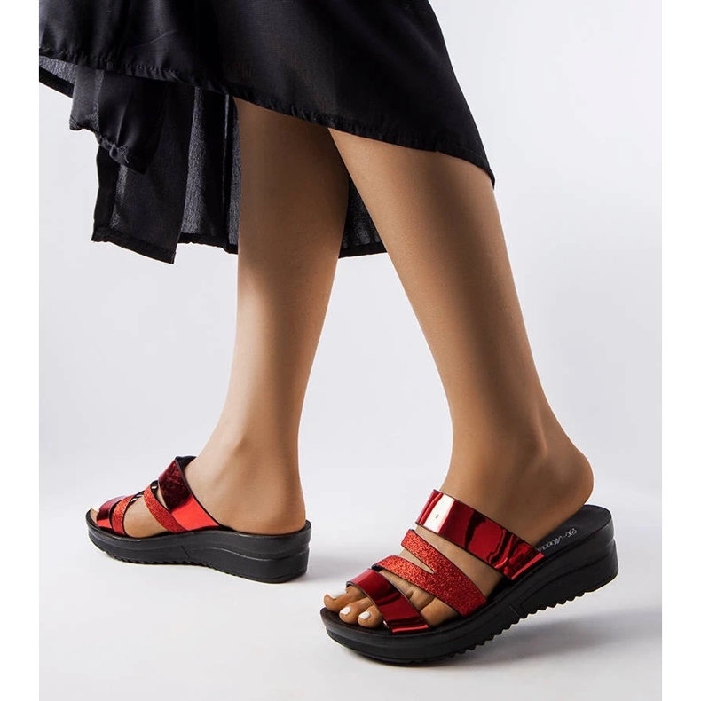 Eleganta högklackade pumps i lackat läder svart 2