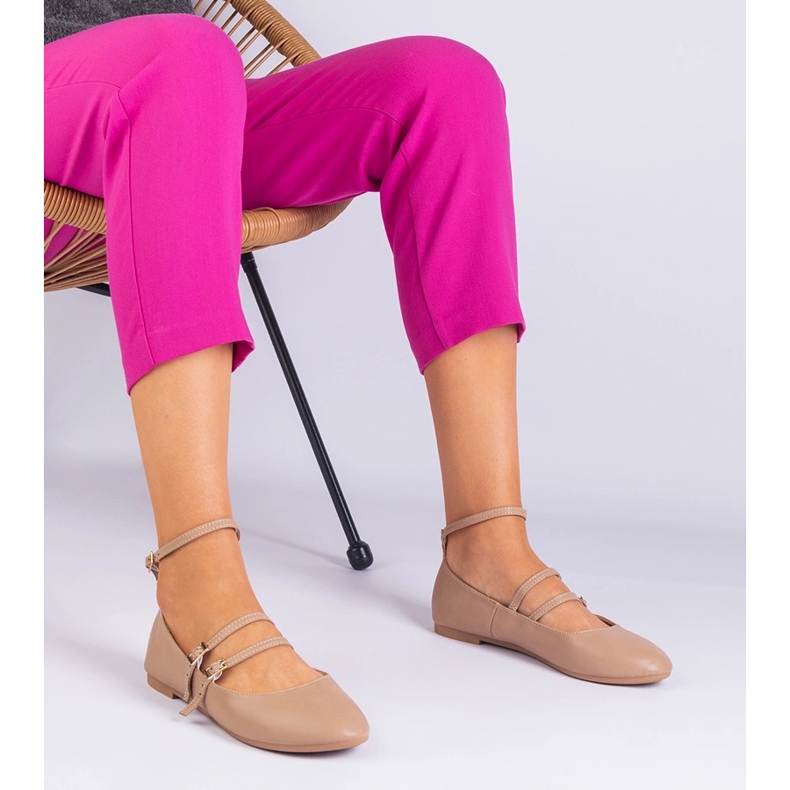 Beige Ballerinas gjorda av eko -läder med spännen 1