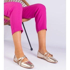 Golden Ballerinas gjorda av Eco -Leather dekorerade med spännen gyllene 1