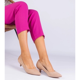 Beige pumpar från Ekozamsz på en låg stift 1