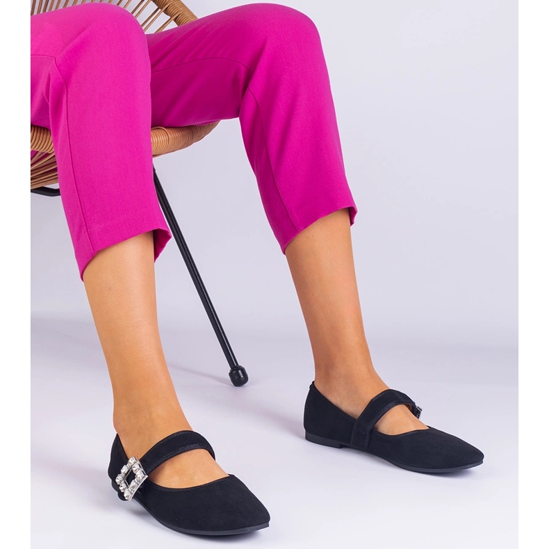 Svarta ballerinor dekorerade med ett spänne med kristaller 1