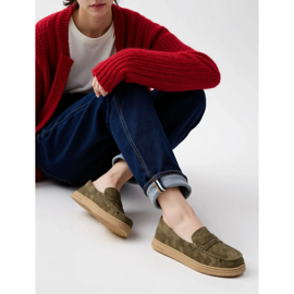 Kvinnors gröna mocka loafers 1