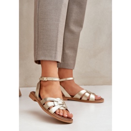 Kvinnors lädersandaler med platta klackar Zazoo 3688 Zlotys gyllene 2