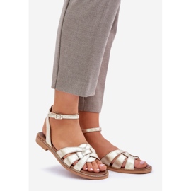 Kvinnors lädersandaler med platta klackar Zazoo 3688 Zlotys gyllene 1