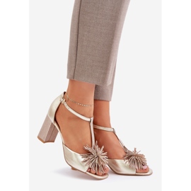 Lädersandaler på hög klack med dekoration Laura Messi 2758 Guld gyllene 1