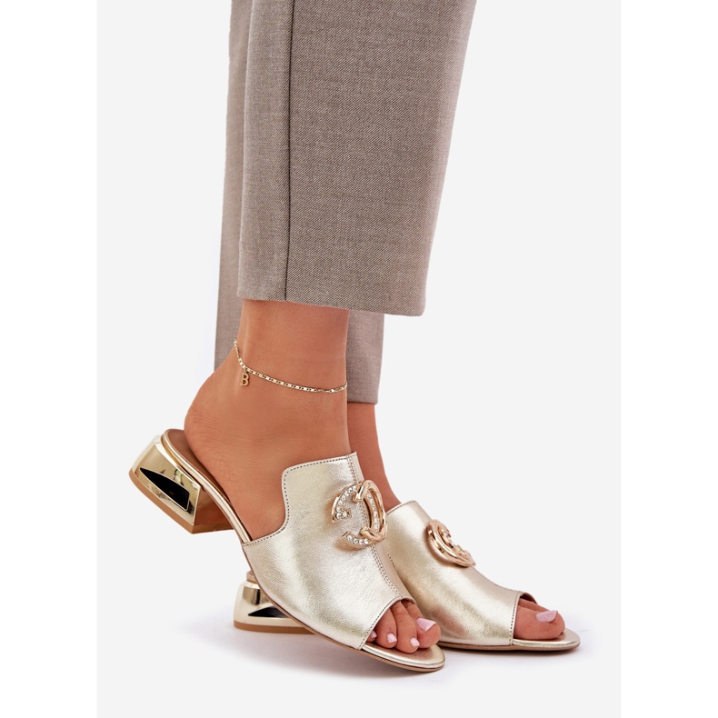 Elegant läder kvinnors låga hyllor Laura Messi 2874 Zlotys gyllene 1