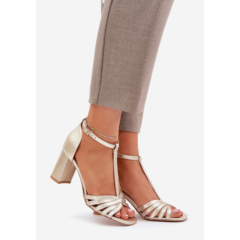 Naturlädersandaler på Laura Messi 2766 Zloty Post gyllene 1