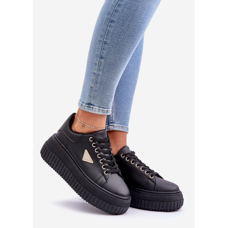 Snygga sneakers på en massiv svart plattform 1