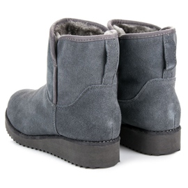 Coco Perla Muluki på perrongen grå 1