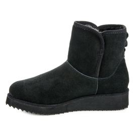 Coco Perla Muluki på perrongen svart 1