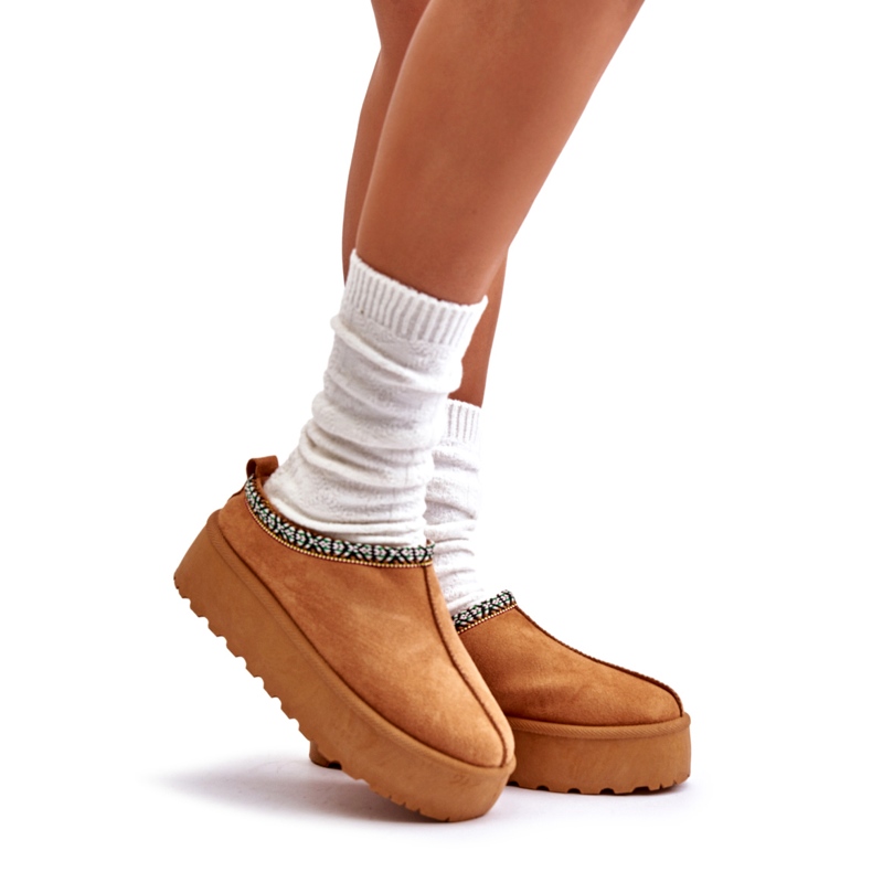 Kvinnors tofflor på plattformen med kamelbroderi beige 1