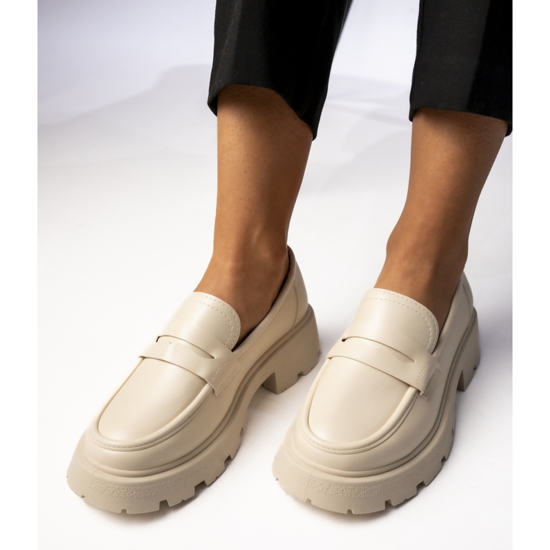 Kvinnor via Giulia Beige Loafers 2