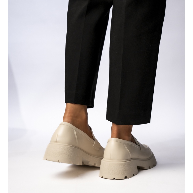 Kvinnor via Giulia Beige Loafers 1