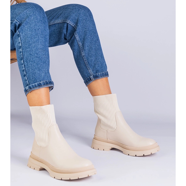 Beige stövlar med ovandel i tyg 1