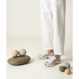 Kvinnors beige sneakers 1