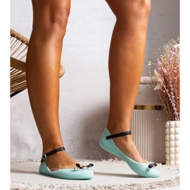 D/GMR Kvinnors blå ballerinor gjorda av gummi med en båge och lås 1