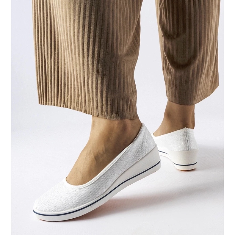 D/GMR Glänsande ecru balettlägenheter med en Morrison-kil beige 2