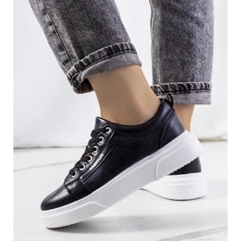 D/GMR Svarta sneakers på en tjock Louisianasula 2