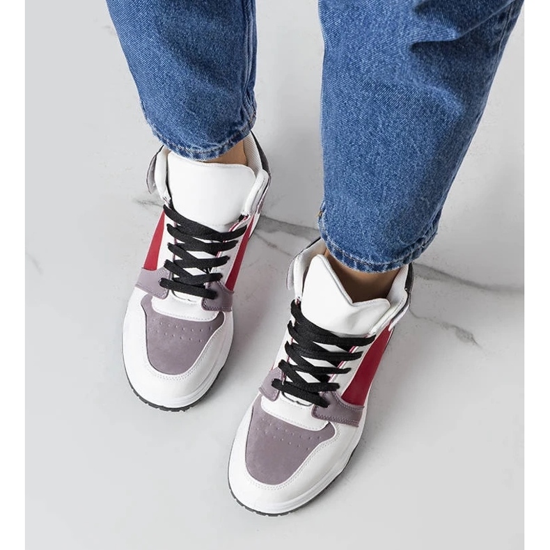 D/GMR Vita och röda high-top sneakers från Elizabeth 2