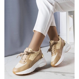 D/GMR Beige sneakers dekorerade med Lora-monogrammet 2