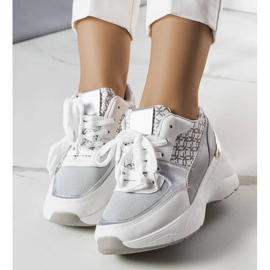 D/GMR Gråa sneakers dekorerade med Lora-monogrammet 2