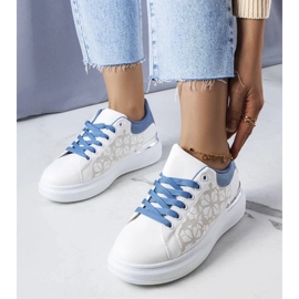 D/GMR Vita och blå skor dekorerade med perforeringar från Erin 2