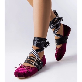 D/GMR Vinröda ballerinor fästs med ett Boutot-spänne 1