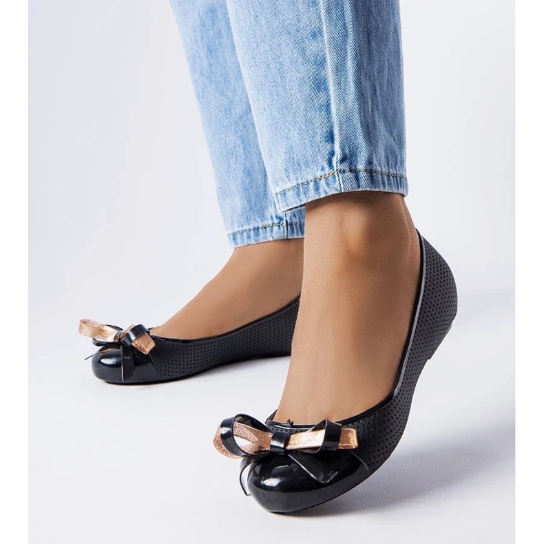 D/GMR Svarta ballerinor dekorerade med en Harlingen rosett 1