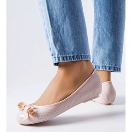 D/GMR Beige ballerinor dekorerade med en Harlingen rosett 2