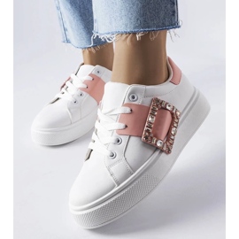 D/GMR Vita sneakers dekorerade med ett rosa Ike-spänne 2