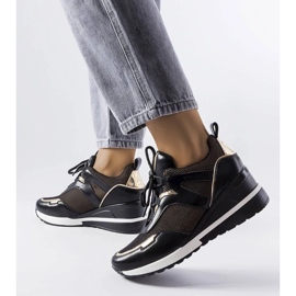 D/GMR Svarta och guldiga sneakers från Vincez 2