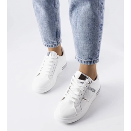 D/GMR Vita sneakers dekorerade med Xarles-rhinestones 1