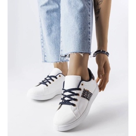 D/GMR Vita sneakers med dekorerad ovandel från Sauriol 2