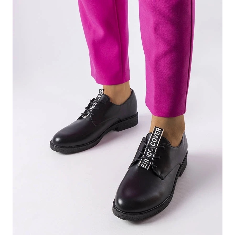 D/GMR Svarta spetsbrogues från Edmonton 2