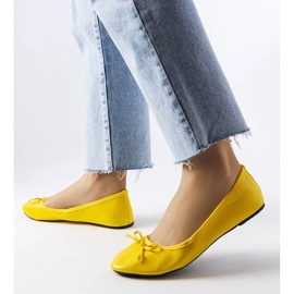 D/GMR Gula ballerinor dekorerade med en Vaillancour-rosett 2