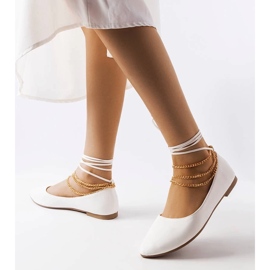 D/GMR Vita ballerinor med dekorativt lås från Donat 2