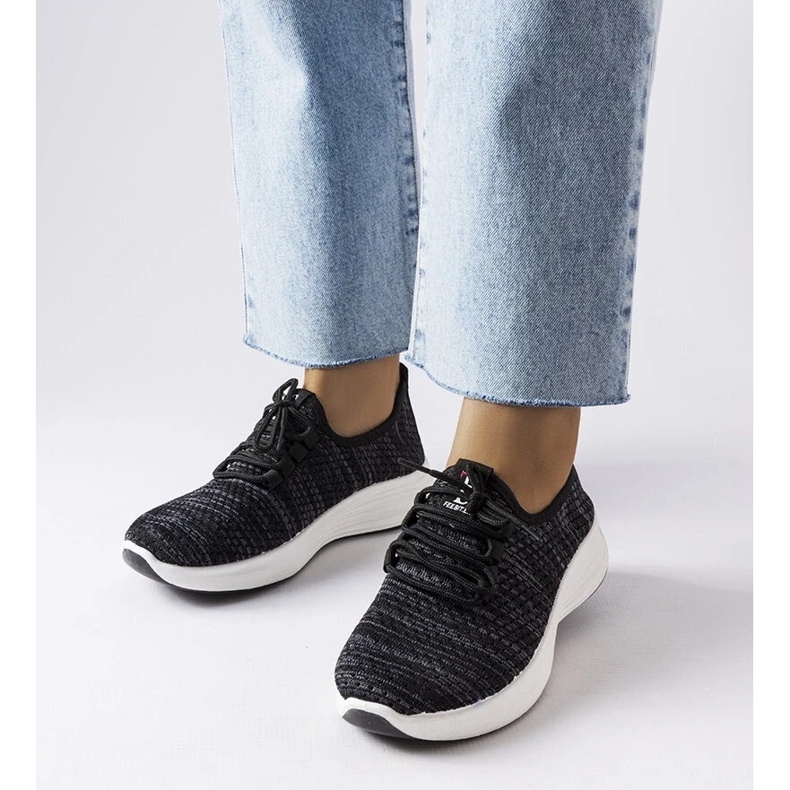 D/GMR Svarta sneakers i tyg från Tommaso 1