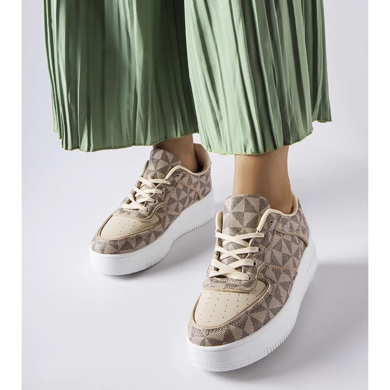 D/GMR Beige sneakers dekorerade med Sands monogram 1