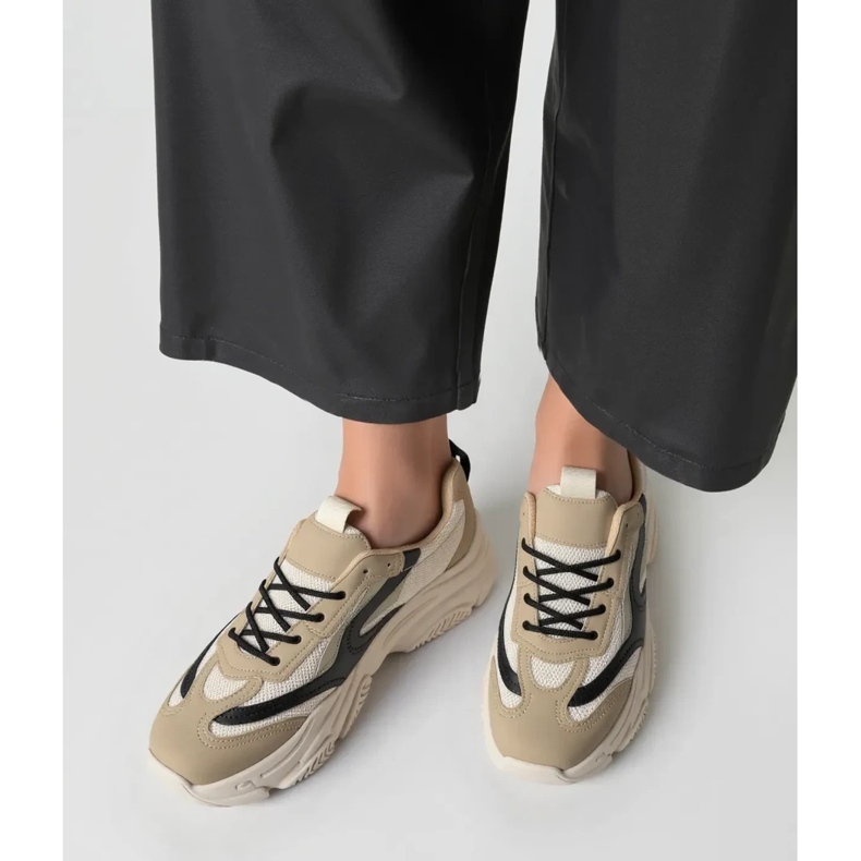 Kvinnors zenna svarta sneakers beige 2