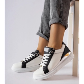 D/GMR Svarta och vita skor med silveraccent från Palais 2