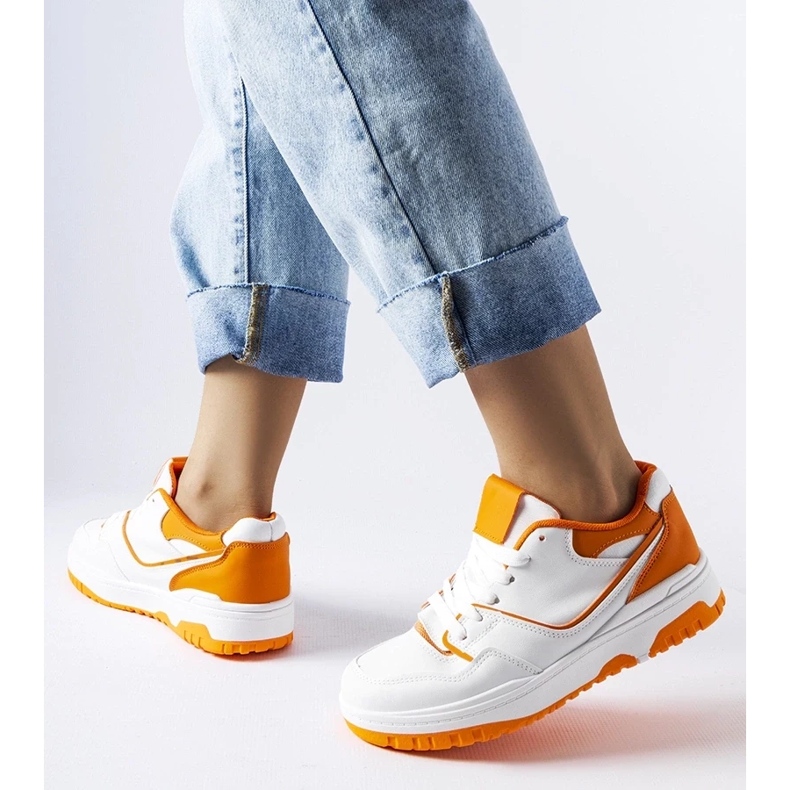 D/GMR Vita och orange Barrette sneakers 2