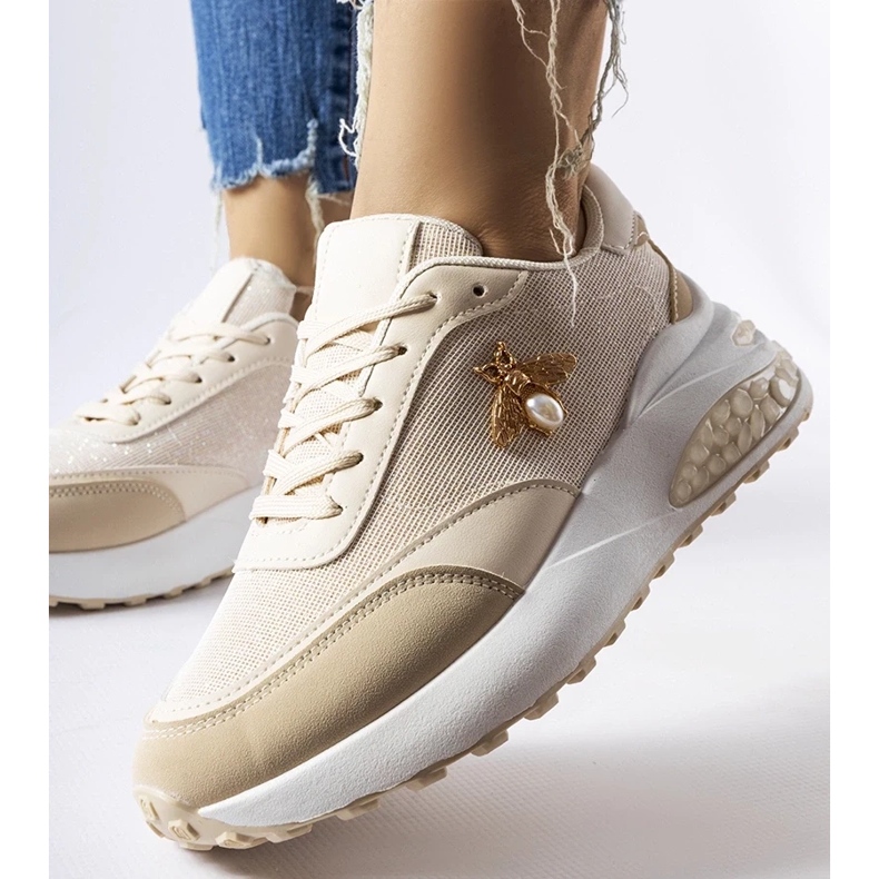 D/GMR Beige och vita sneakers med dekorativ Acciano-tråd 2