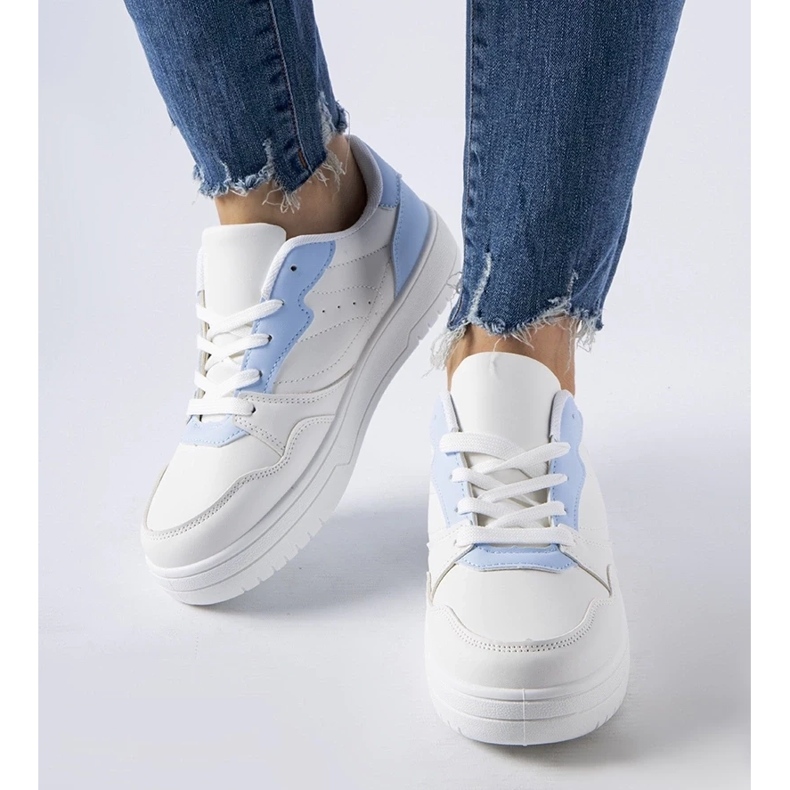 D/GMR Vita sneakers med blå detaljer från Fournie 2