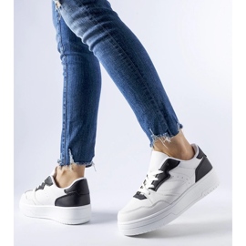 D/GMR Vita sneakers med svarta Fournie-accenter 2