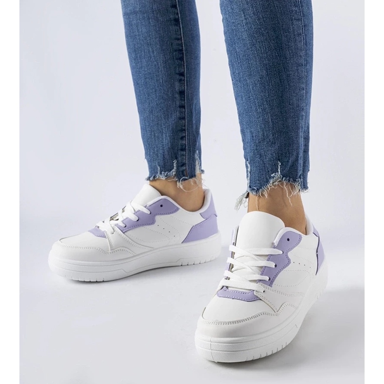 D/GMR Vita sneakers med lila Fournie-accenter 1