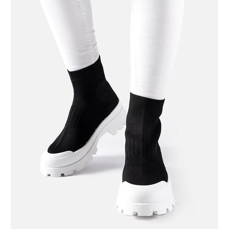 D/GMR Svarta sneakers med en flexibel ovandel Varden 2